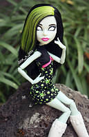 Лялька-монстер хай Скара Скримс із серії Шкільна Ярмарка — Scarah Screams Ghoul Fair