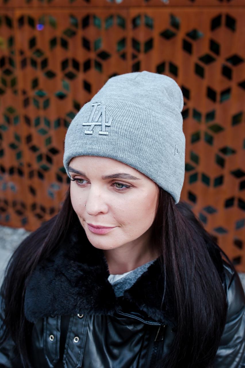 Жіноча зимова шапка біні тепла стильна з закотом однотонна красива LA сірого кольору