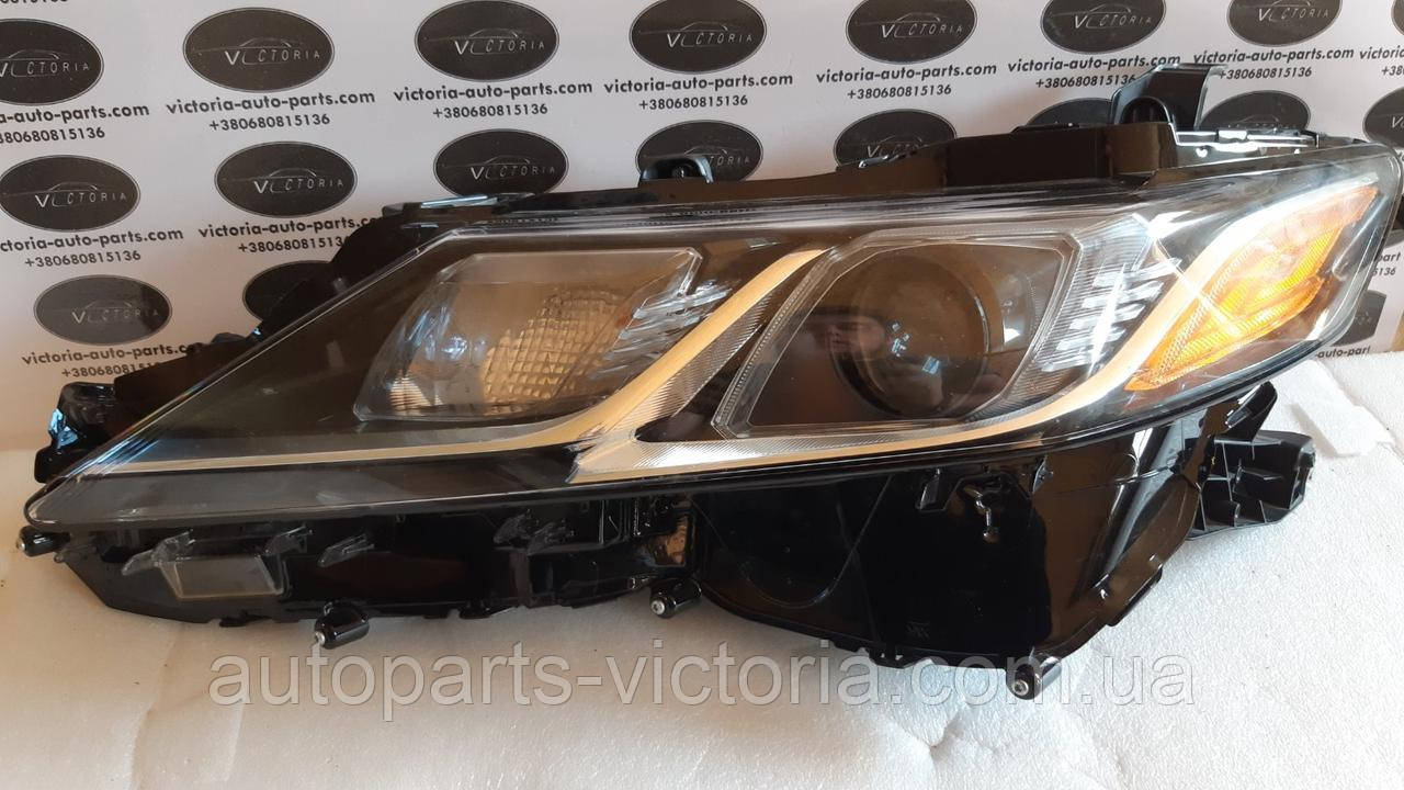 Фара Toyota Camry 70 LED ліва