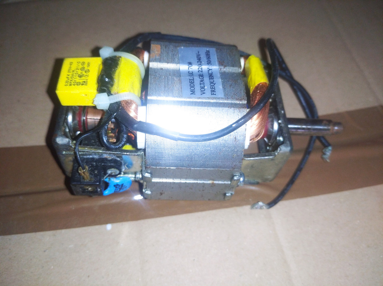 Двигун соковичавниці VITEK VT-1609