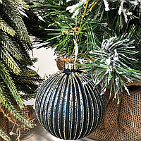 Стеклянный елочный шар с рельефным покрытием и глиттерной присыпкой 8 см