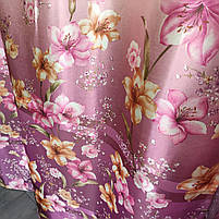 Сучасні двоколірні атласні штори з квітковим малюнком бежево Фіолетові, комплект готових штор, фото 5