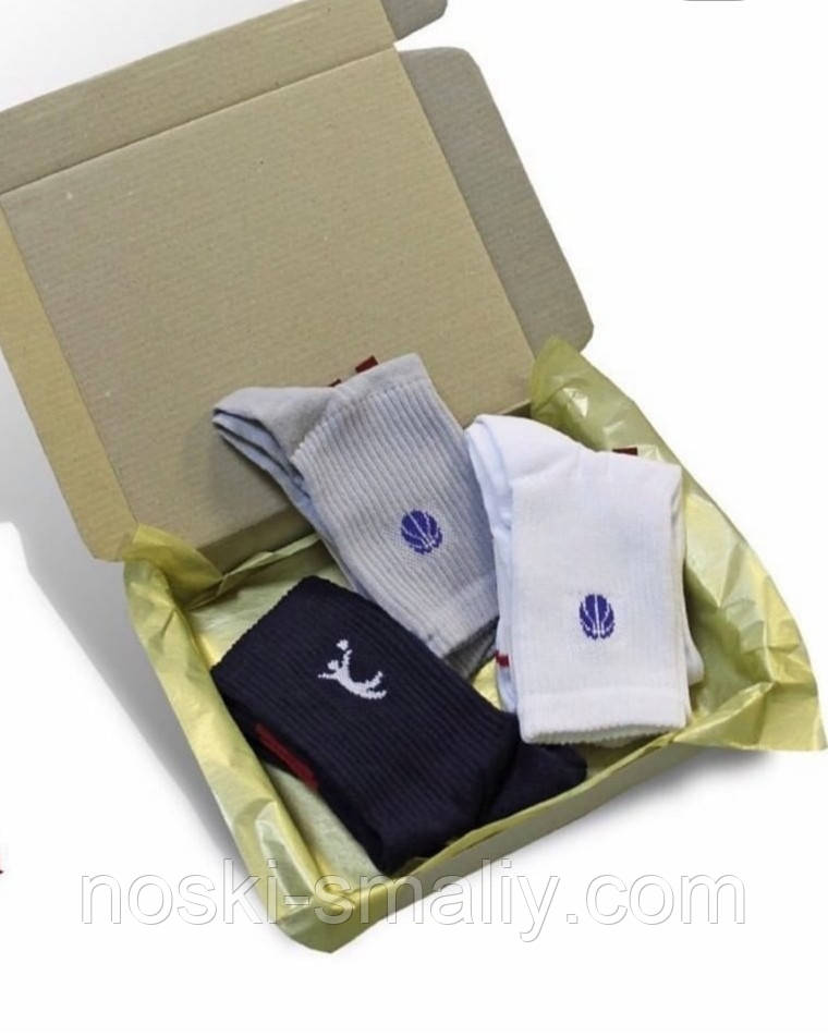 Набір чоловічих спортивних подовжених шкарпеток 38-43 р. De Familia в подарунковій коробці 3 пари