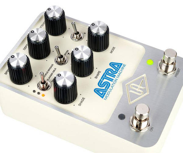 Педаль ефектів Universal Audio UAFX Astra Modulation Machine