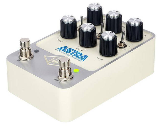 Universal Audio UAFX Astra Modulationペダル Universal Audio UAFX Astra Modulation Machine Pedal | Sweetwater