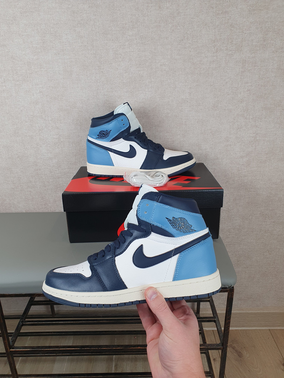 Чоловічі кросівки Nike Air Jordan 1 Retro сині з білим. Взуття чоловіче на осінь синя Найк Аїр Джордан Ретро 1, фото 1