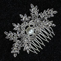 Гребешок серебристый металический для волос со стразами с большой жемчужиной цветочек лепестки размер 10х4см