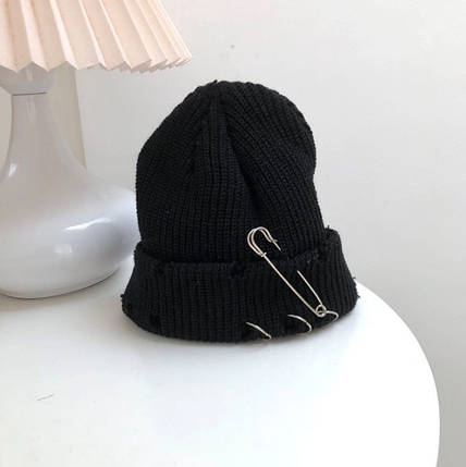Шапка Біні Рвана з булавкою розмір One Size 55-58 см Чорна, фото 1