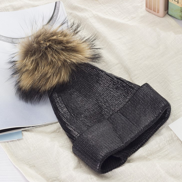 Шапка Блискуча з хутром Єнота розмір One Size Чорна