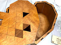 Подарункова дерев'яна коробка "Велике серце" 26,5х23,7х11,8 см Горіхове дерево, фото 3