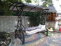 Кованая качель Арабела с навесом садовая