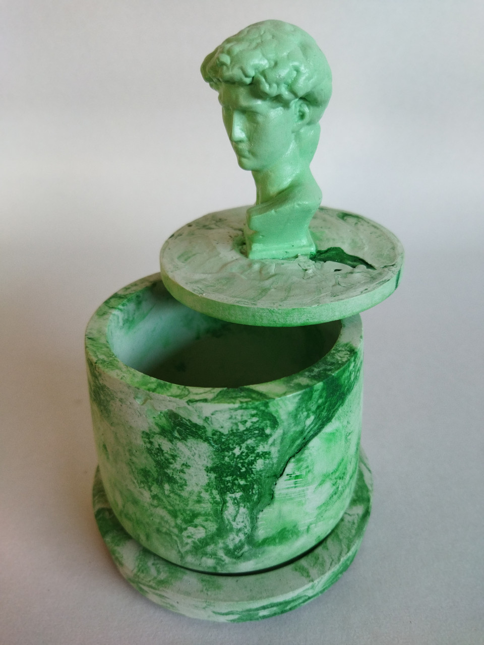 Гипсовое кашпо, бокал. Цвет зеленый мрамор с фигуркой Давида + подставка - фото 4 - id-p1497413755