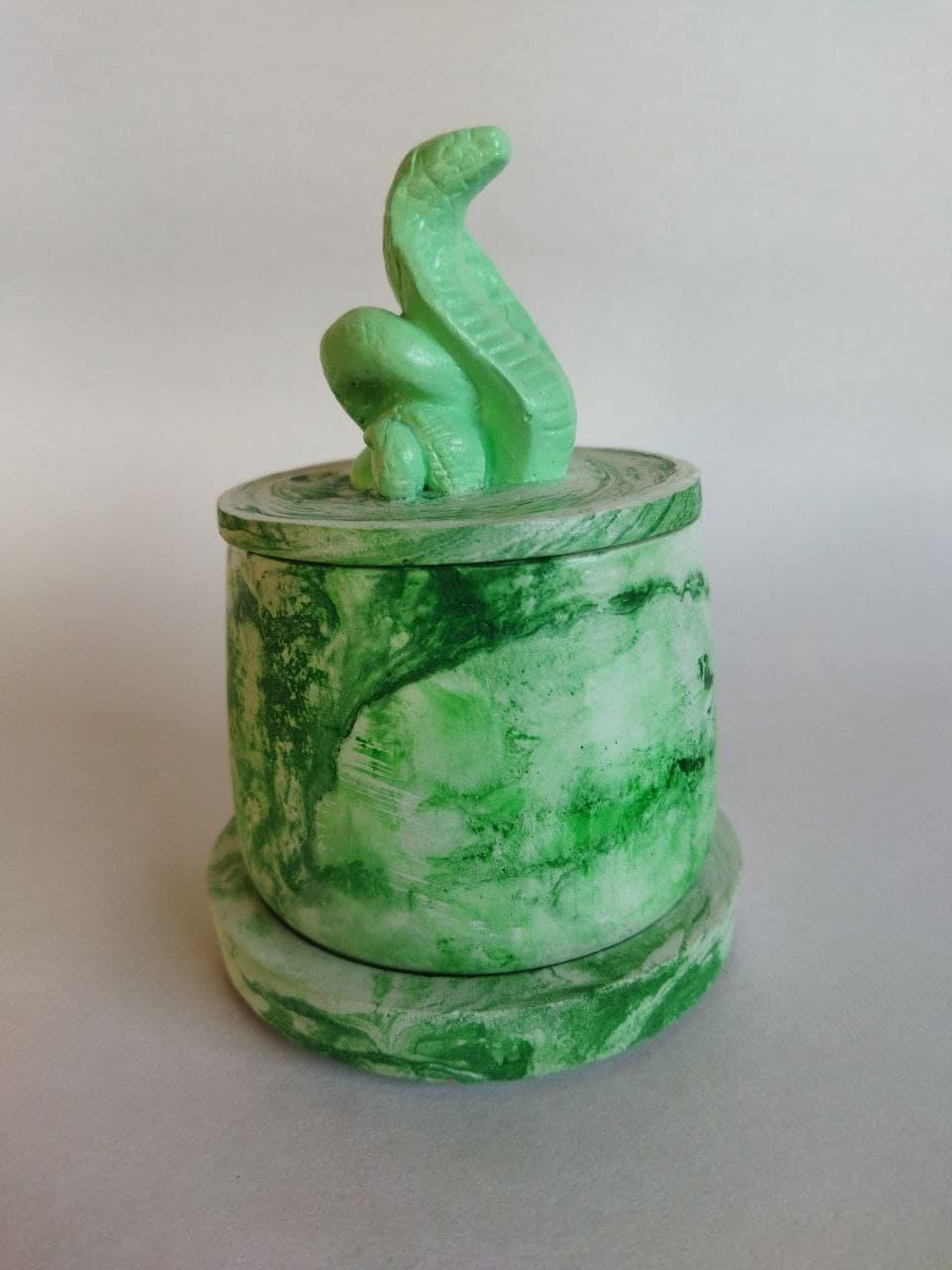 Кашпо гипсовое в форме бокала. Зеленый мрамор с фигуркой кобры + подставка - фото 1 - id-p1497413761