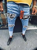 Мужские голубые джинсы зауженные с заплатками и надписями, Турция