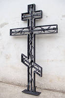 Кованый крест с розами надгробный