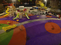 Двухслойное покрытие для детской площадки. Харьков, ул. Саперная, 20 3