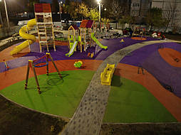 Двухслойное покрытие для детской площадки. Харьков, ул. Саперная, 20 4