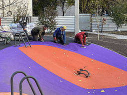 Двухслойное покрытие для детской площадки. Харьков, ул. Саперная, 20 11