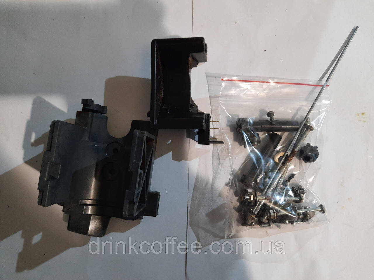Болти (винти) скоби + датчики та тримач ЗП для кавомашини DeLonghi EAM 3100.SB Caffe Venezia б/у, фото 1