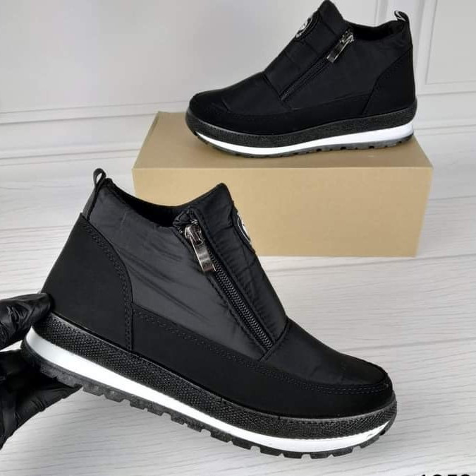 Жіночі зимові дутіки на білій підошві