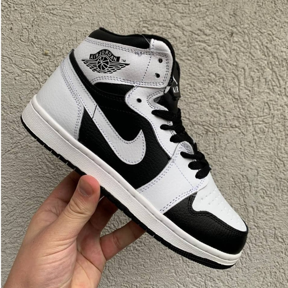 Кросівки жіночі зимові Nike Air Jordan Fur чорно-білі на хутрі високі найк