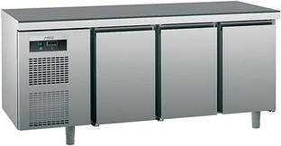 Холодильний стіл Sagi KUEBM