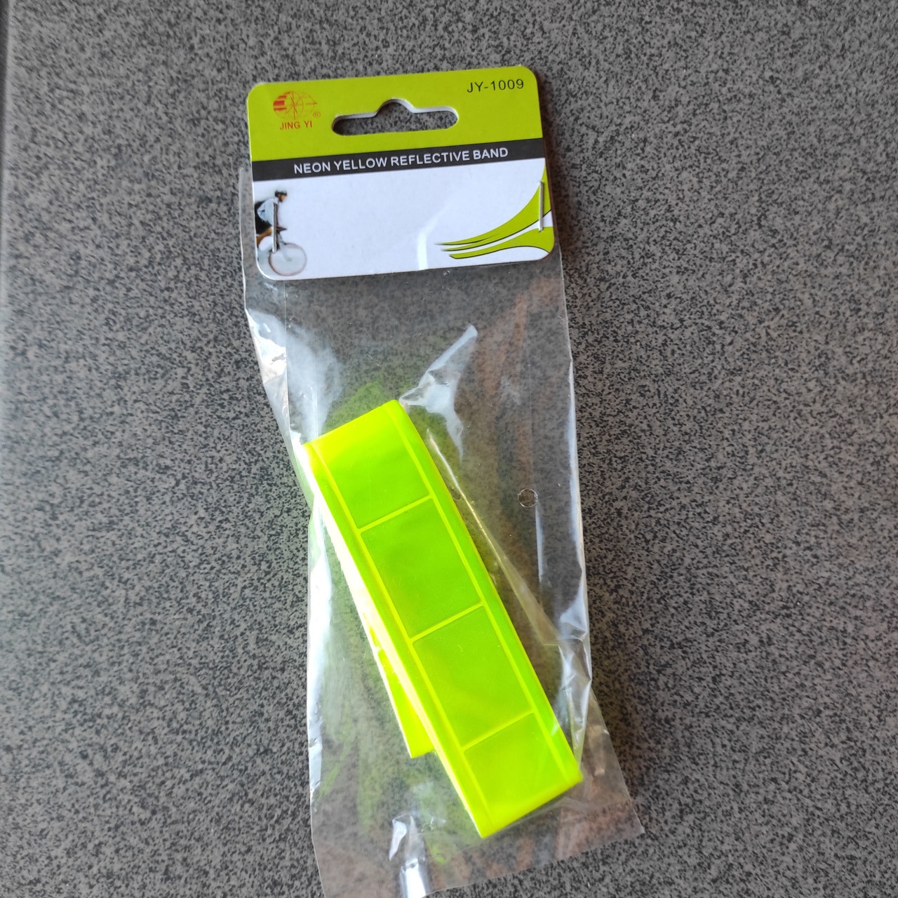 Світловідбивна стрічка на липучці.