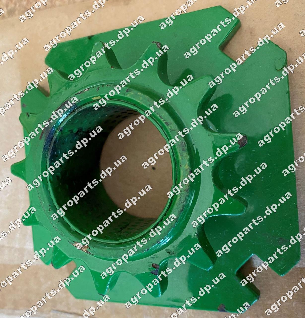 Зірочка AH143100 привід шнека жниварки Z13 з\ч John Deere DRIVE SPROCKET АН143100