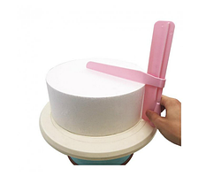 Шпатель кондитерський скребок для вирівнювання торта кутовий пластиковий регульований 23,5 * 16,5 cm