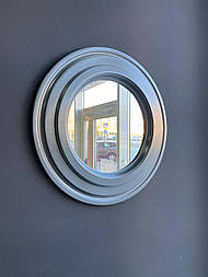 Кругле дзеркало в дерев'яній рамі \ вільха