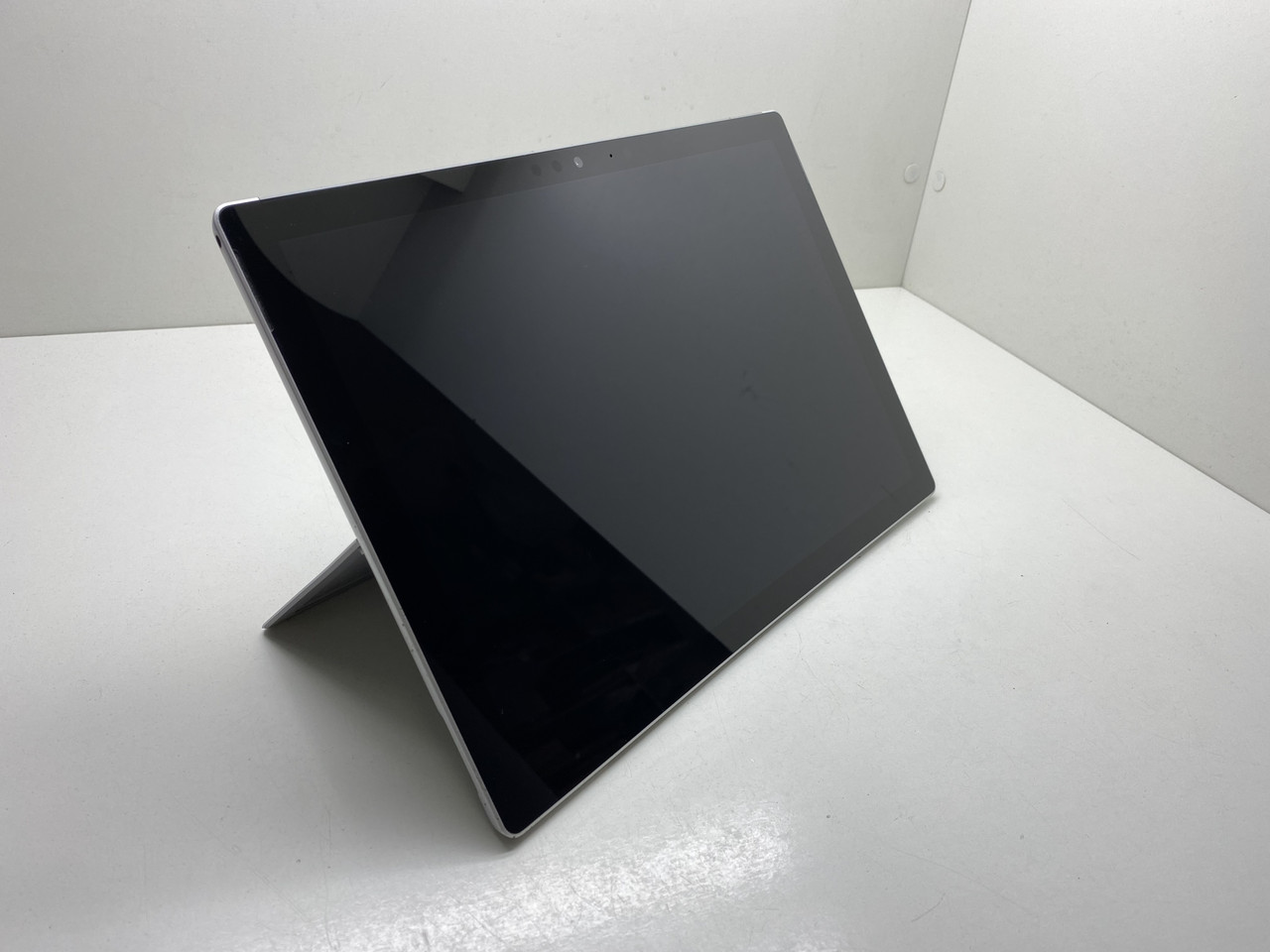 Планшетний комп'ютер Microsoft Surface Pro 5 1796