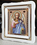 Ікона Архангел Гавриїл у білому фігурному дерев'яному кіоті з декоратив. углочками, розмір кіота 21*24, лік 15×18, фото 2