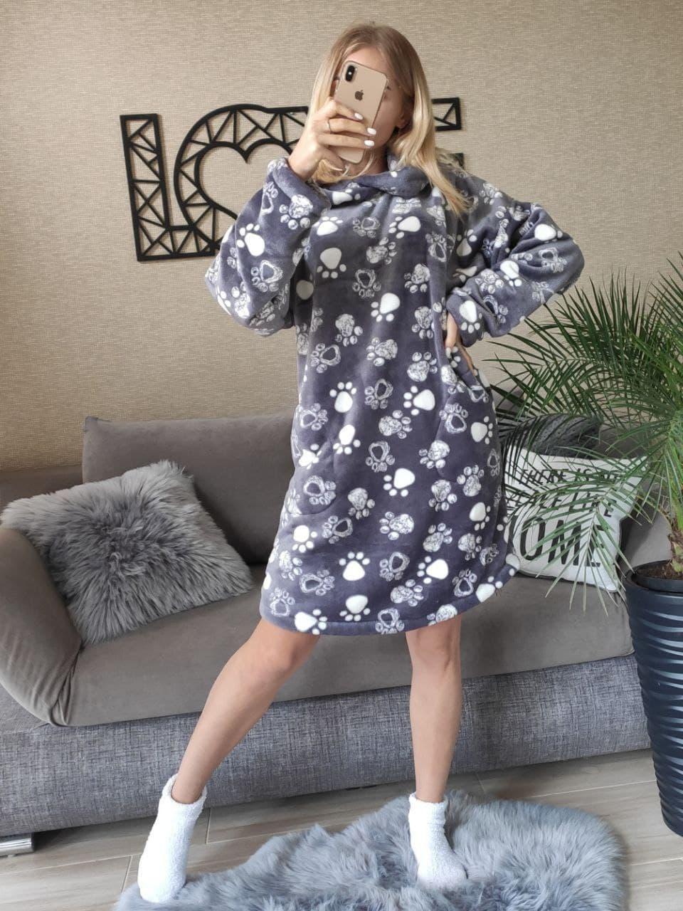 Женська тепла плюшова туніка - халат для будинку з капюшоном і  кишенею м’яка рука в кажана — сірий колір, фото 1