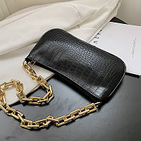 Женская классическая сумка багет на толстой золотой цепочке рептилия черная