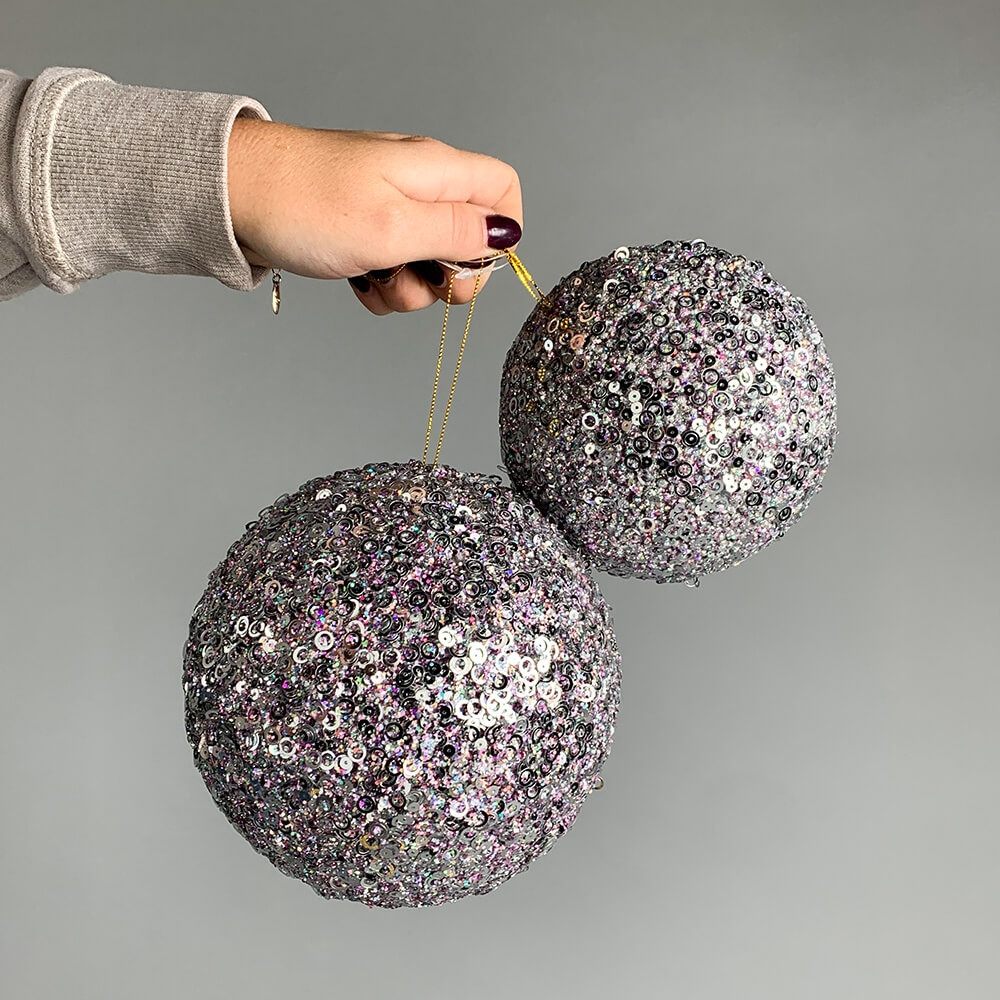 Велика новорічна ялинова куля "Сріблясті паєтки" 15 см (легкий), фото 1