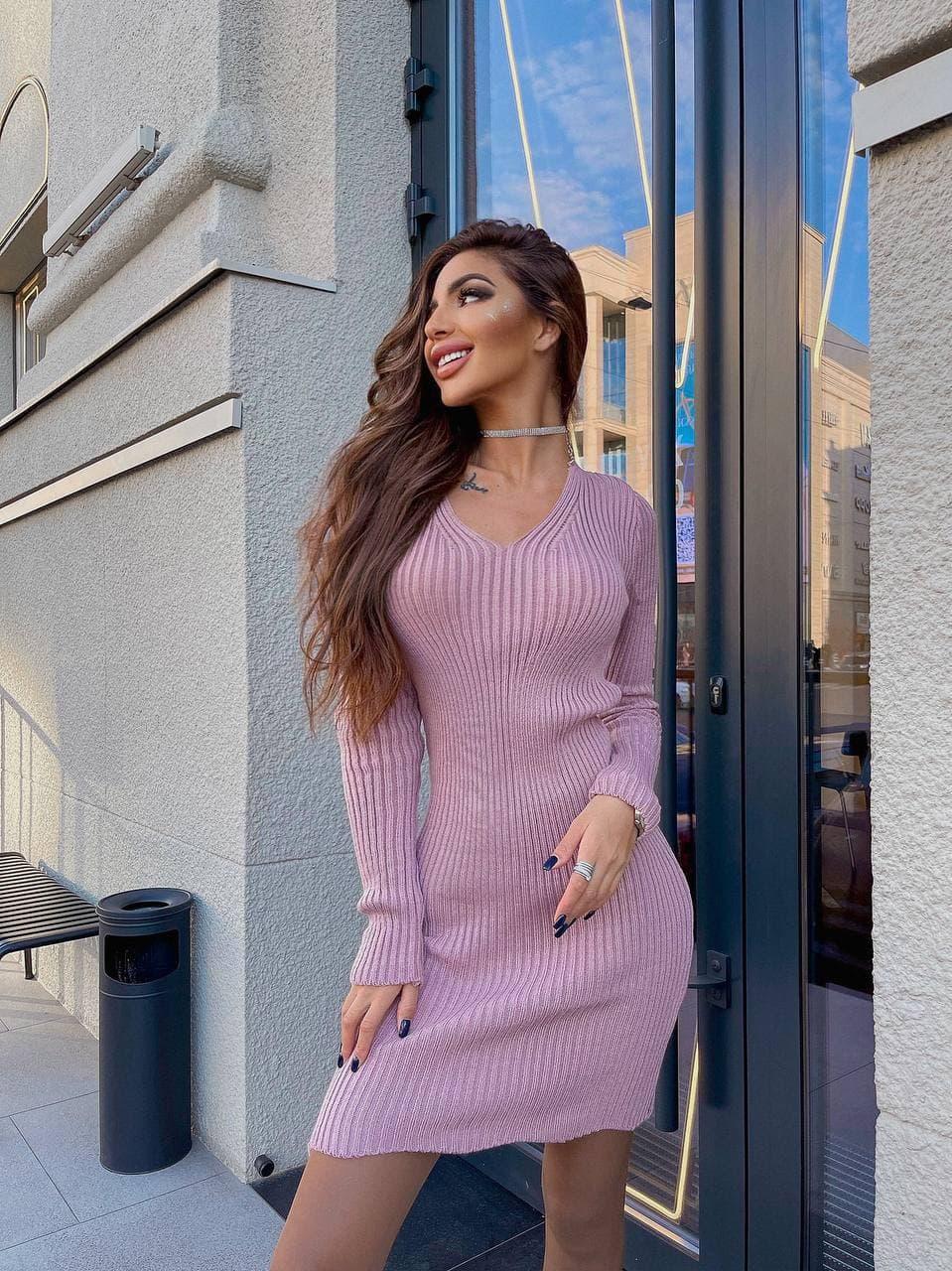 Облягаюче плаття в рубчик з дрібної машинної в'язки базова з невеликим вирізом (р. 42-46) 8033020, фото 1