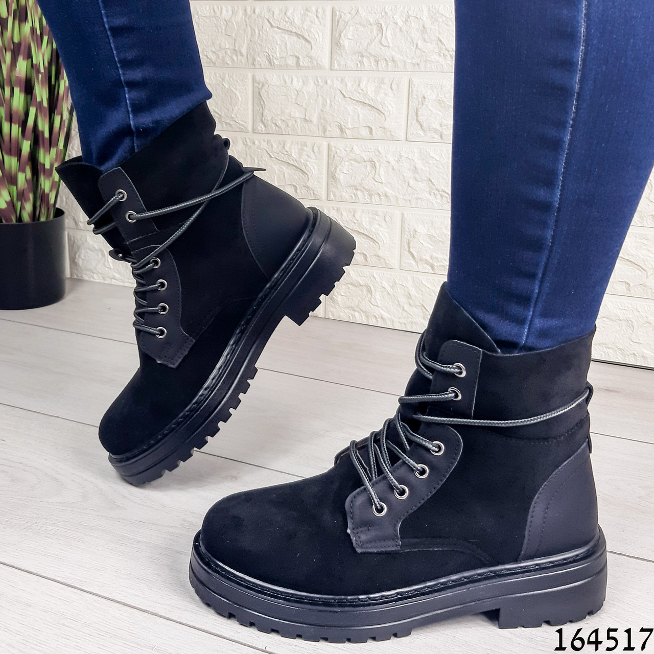 Жіночі черевики демісезонні чорні з екозамші. Усередині текстильний утеплювач