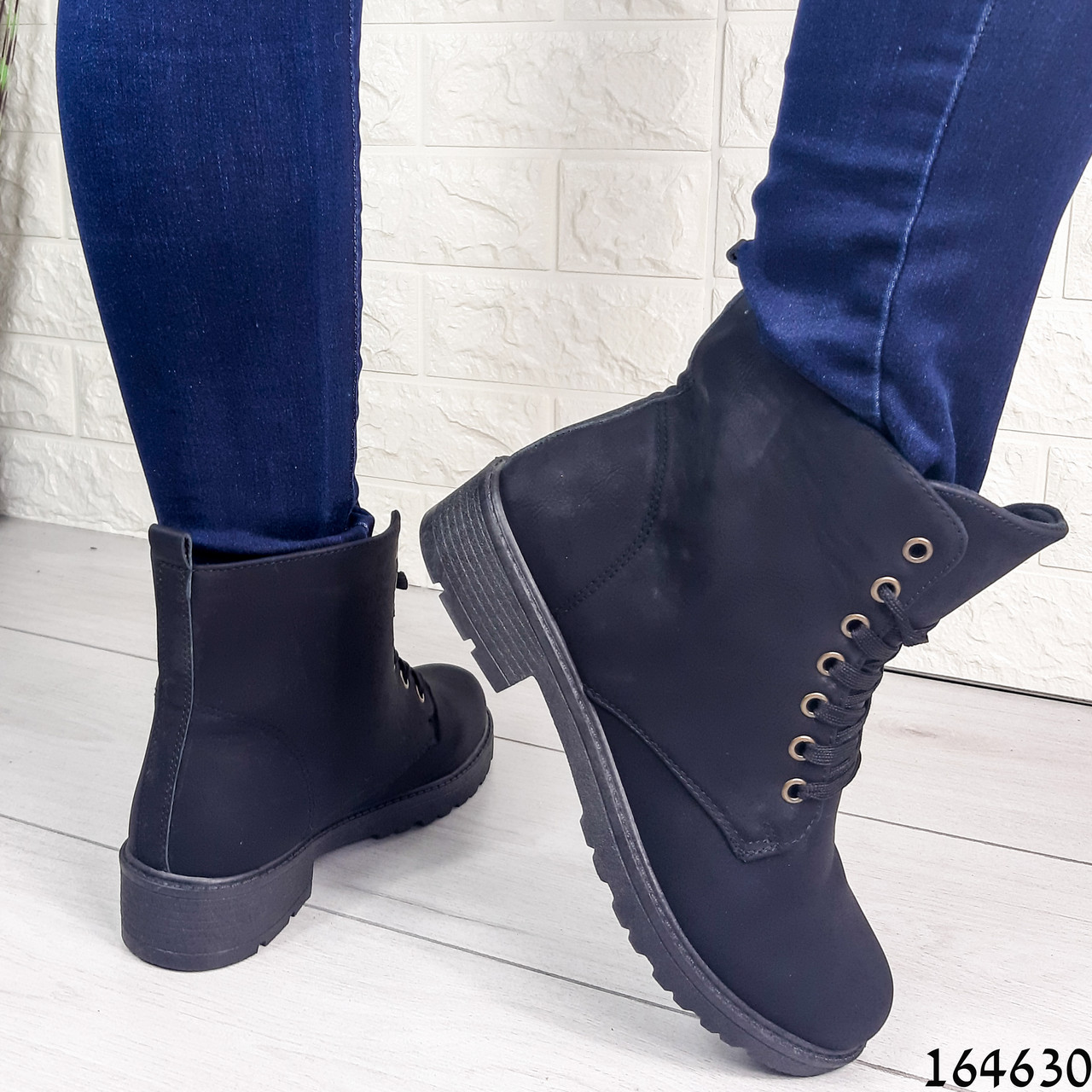 Жіночі черевики демісезонні чорні з еко нубуку. Усередині фліс (легке еко хутро)