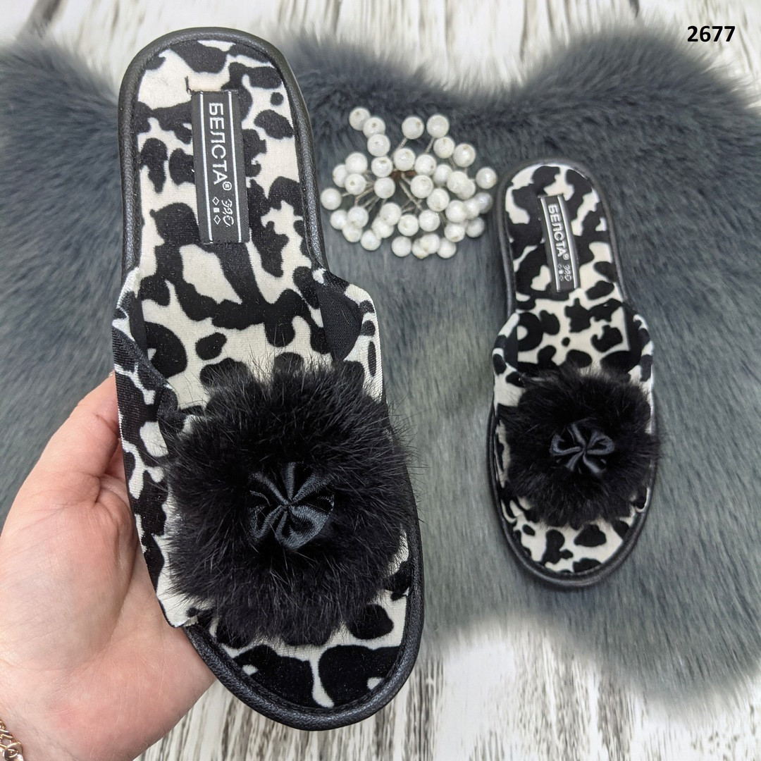 Тапочки кімнатні жіночі Белста з відкритим носком і пушком чорно-білі