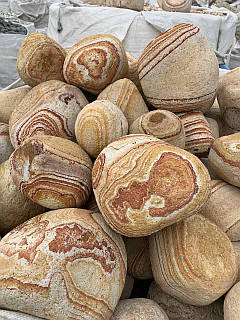 Камінь декоративний «Райдужний» м'ячі 100-300 ми Туреччина  (ціна за 1 кг від 1 тони)