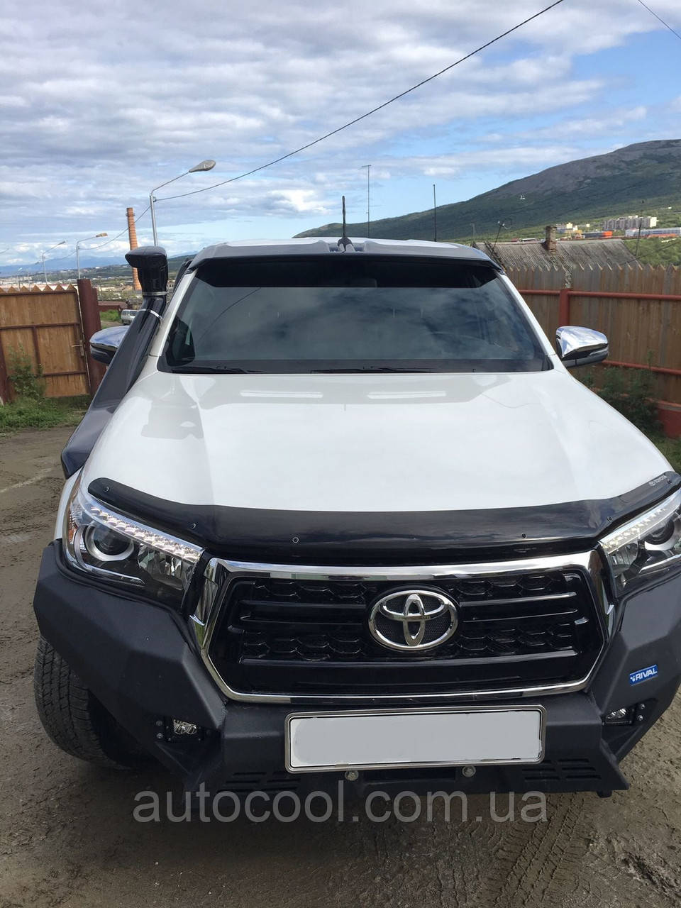 Козирок кепка на лобове скло Toyota Hilux 2015+ г.в. Тойота Хайлюкс