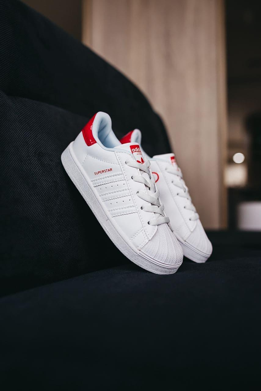 Кеди і кросівки дитячі білі з червоним Adidas Superstar. Якісне дитяче взуття біла Адідас Суперстар, фото 1