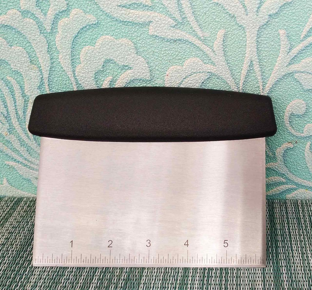 Скребок металевий з розметкой для оброблення тесту | Шпатель кодитерський для тіста, фото 1