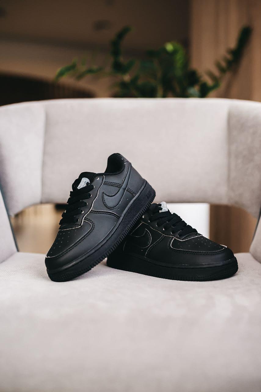 Стильні дитячі кросівки для дівчинки і хлопчика чорні Nike Air Force 1. Взуття для дітей Найк Аір Форс 1, фото 1