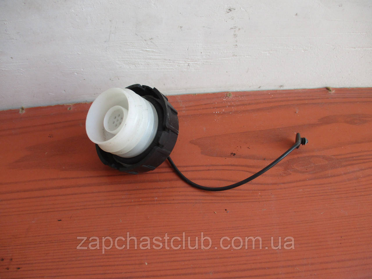 Кришка/корок палітрного бака 1711A014 9916811 Lancer X Mitsubishi, фото 1