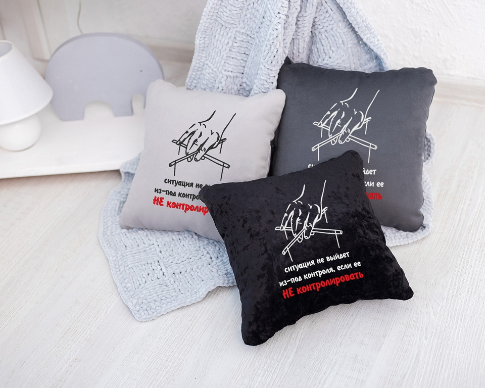 Подушка подарункова "Ситуація не вийде з-під контролю, якщо її не контролювати" флок, фото 1