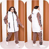 Жіноча тепла стьобана подовжена батальна жилетка-безрукавка з капюшоном і кишенями (р.62-68). Арт-1926/43, фото 3