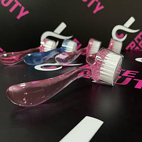 Зручна щітка для видалення пилу з нігтів