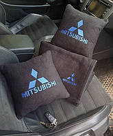 Подушка і плед в автомобіль з вишивкою логотипа "Mitsubishi"