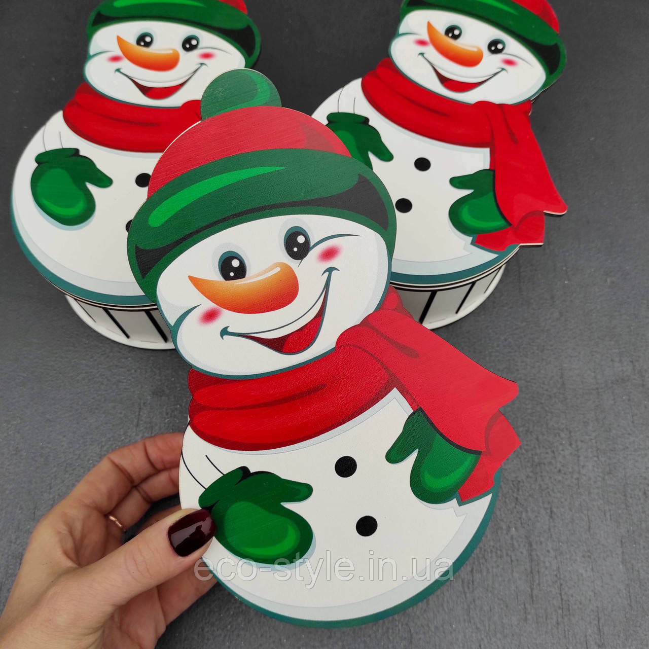 Подарункова коробка "Сніговик із шарфом" Середня. Бокс для цукерок на Новий рік, фото 1